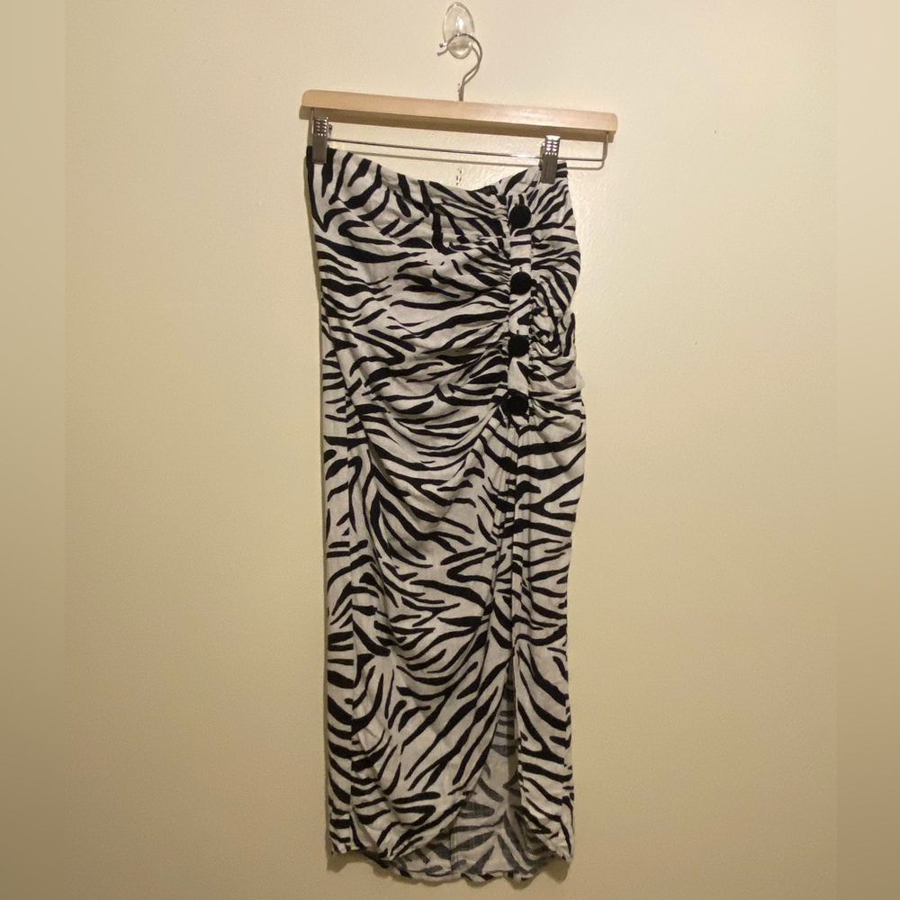 Zebra Print Black and White Women's Skirt. Size S . Style 8273/595/084 - Picture 4 of 10